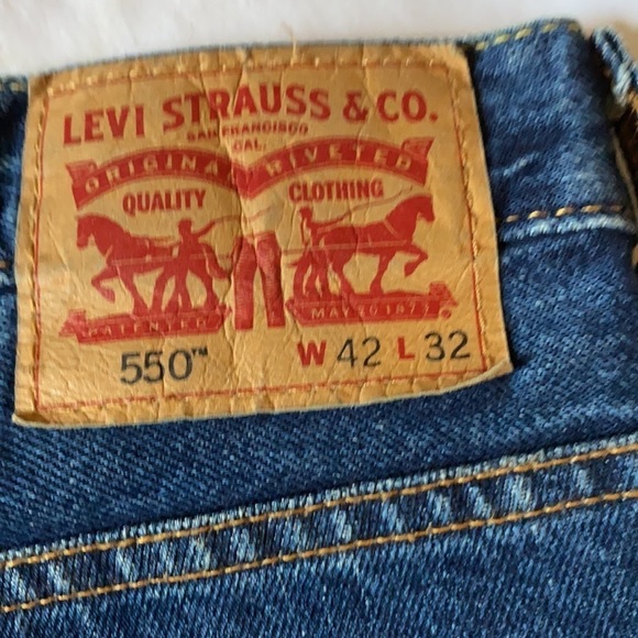 Levi’s 550 Relaxed Fit Jeans 42 x 32 Like New - Picture 2 of 5